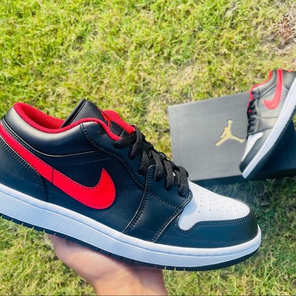 Air Jordan 1 Low - Picture 1 of 10
